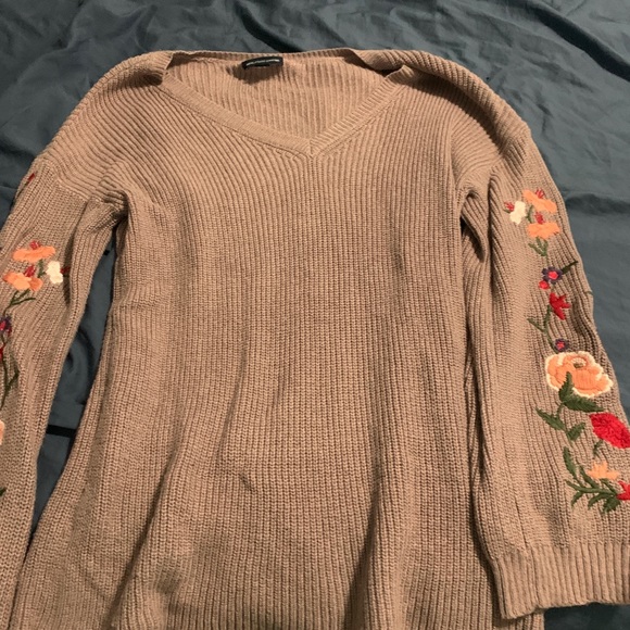 Sweaters - Picture 4 of 7